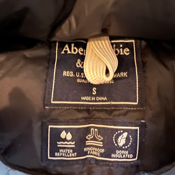 Abercrombie & Fitch vest (S) - Picture 3 of 3